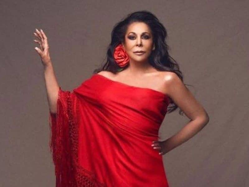 «La Pantoja» cumple medio siglo de éxitos sobre los escenarios