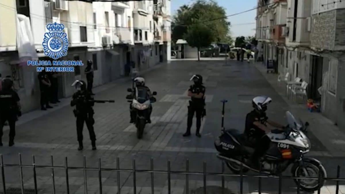 Varios agentes de Policía Nacional en la Esquina del Gato