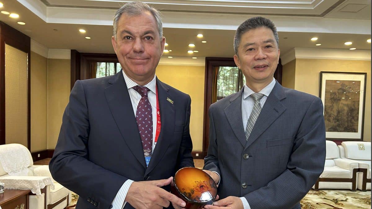 Alcalde de Sevilla, José Luis Sanz, con el Director General de Relaciones Internacionales del Gobierno de Chongqing
