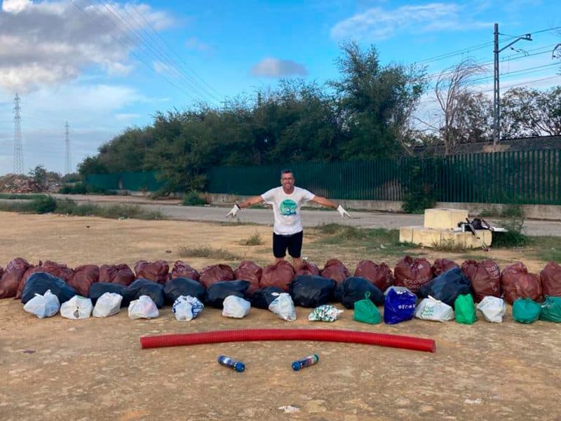 Basura recogida en las inmediaciones del Estadio Olímpico /Sevilla Actualidad