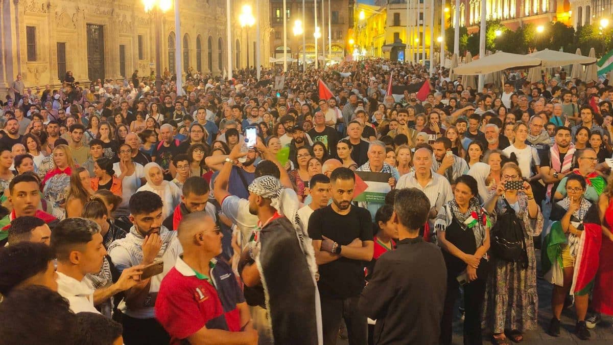 Manifestación de Podemos-IU a favor de Palestina en Sevilla