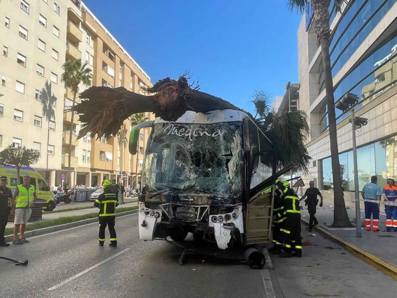 Así quedó este autobús tras los hechos