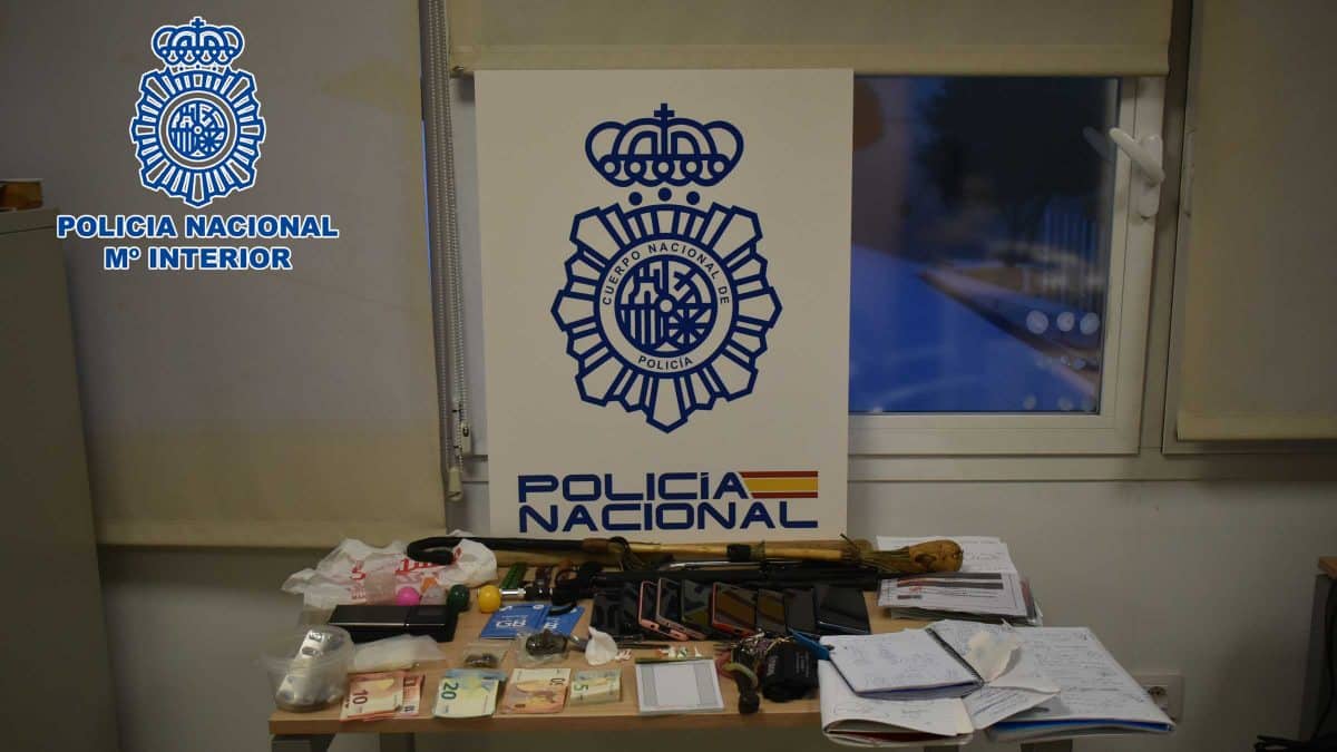 Armas incautadas a esta familia de prestamistas de Écija