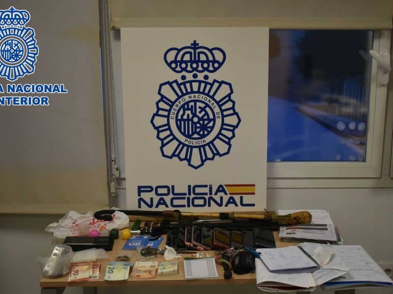 Armas incautadas a esta familia de prestamistas de Écija