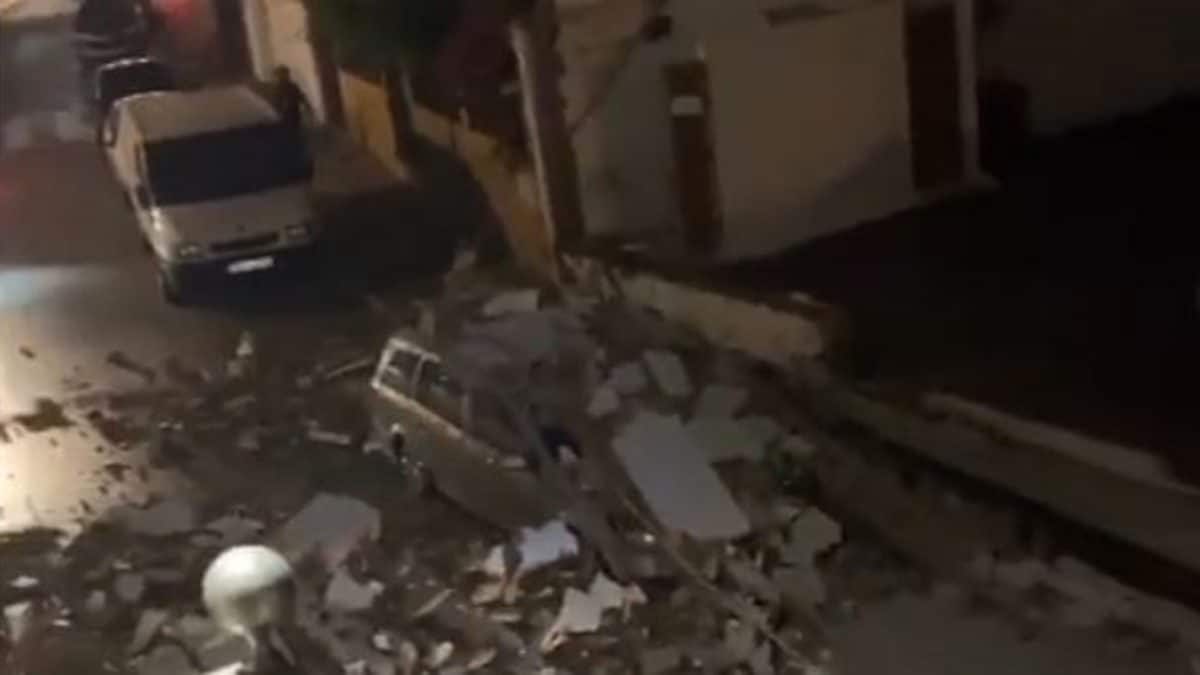 Desplome de la pared del cine de verano de Tomares