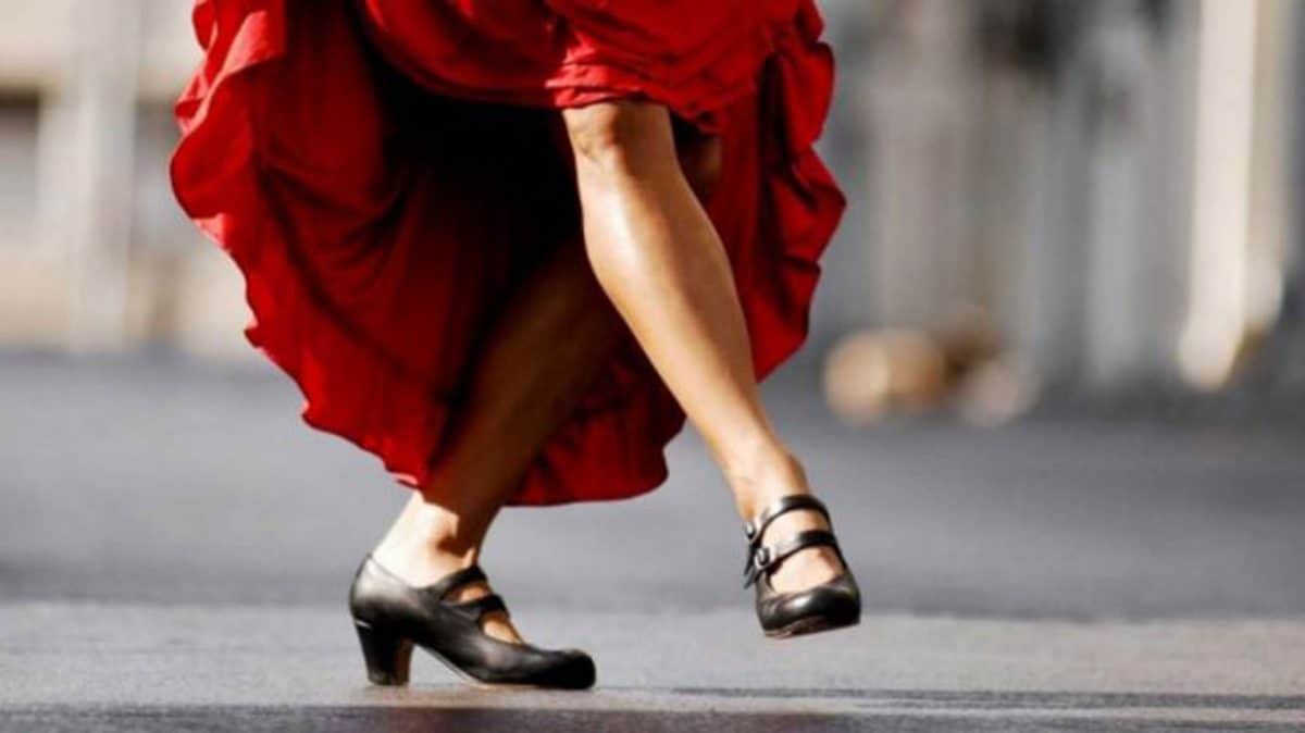 Imagen recurso de bailar sevillanas