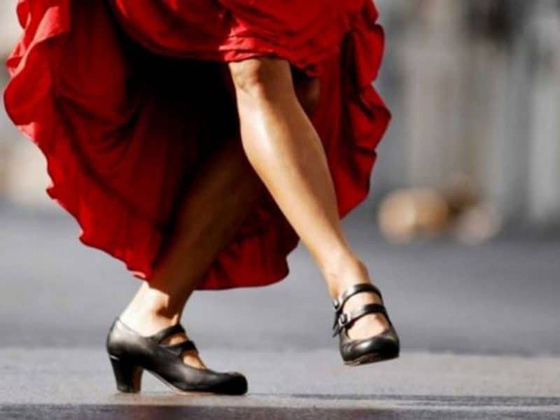 Imagen recurso de bailar sevillanas