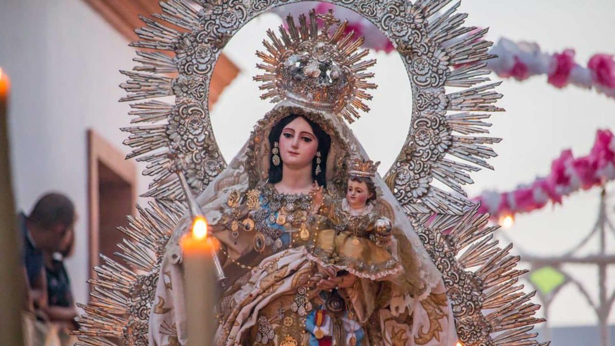 Imagen de la Virgen de las Nieves de Los Palacios