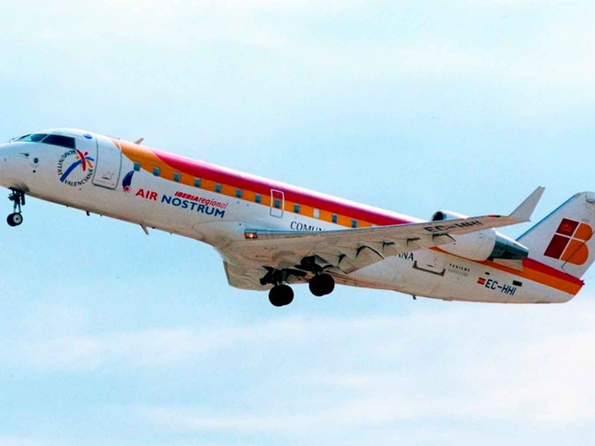 Archivo - Imagen de archivo de un avión