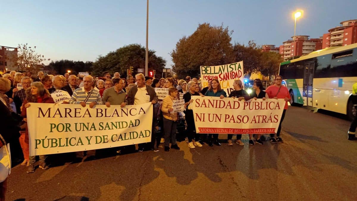 Manifestación en las calles de Bellavista por la sanidad pública