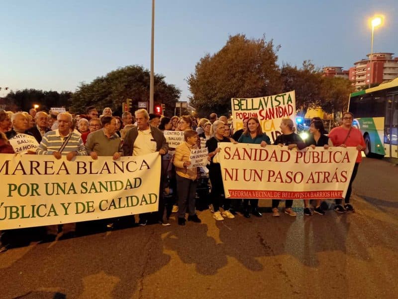 Manifestación en las calles de Bellavista por la sanidad pública