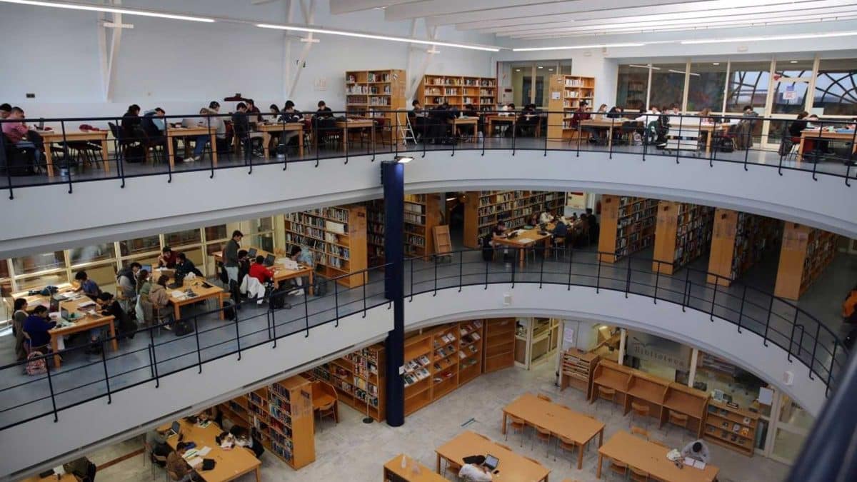 Biblioteca de una de las facultades de la US