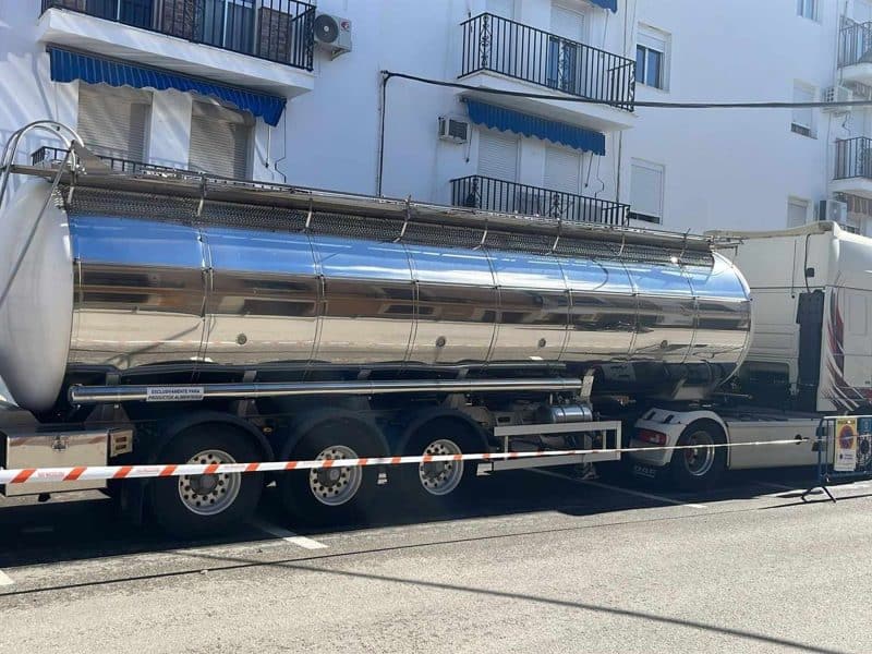 Camión cisterna de agua en Lora del Río / Europa Press