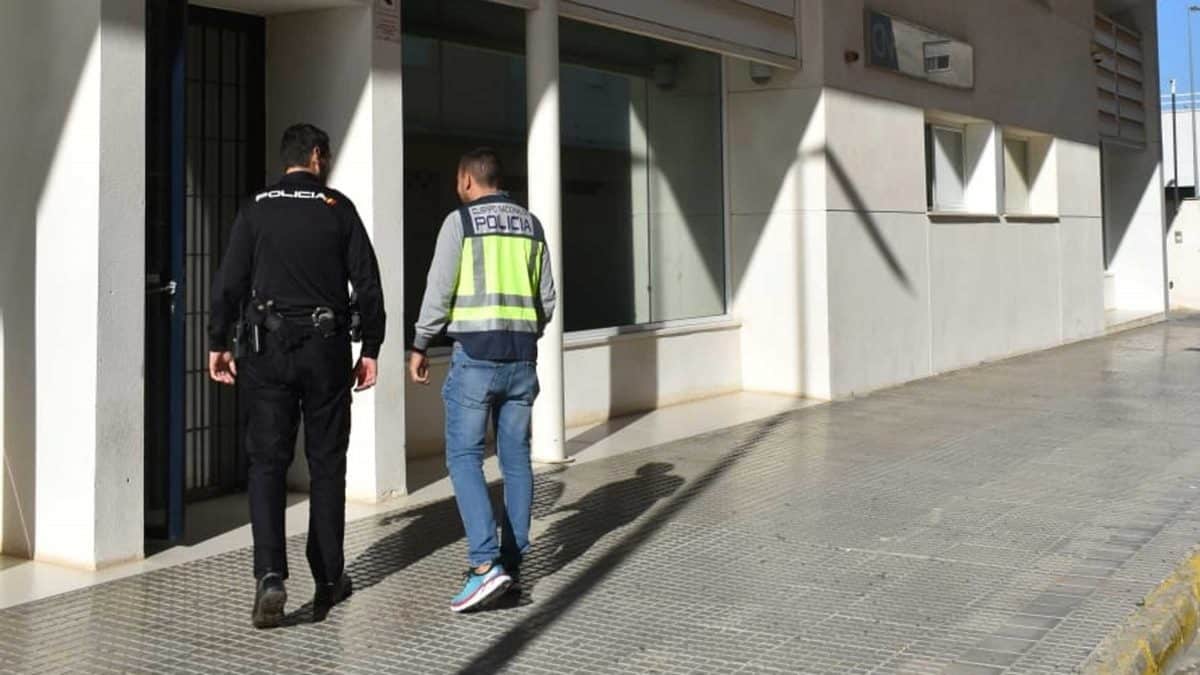 Agentes de policía en Écija