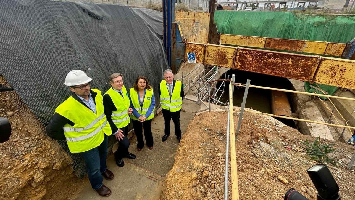 El alcalde de Sevilla en las obras de la avenida de Las Razas