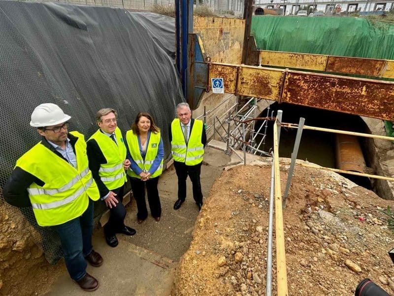 El alcalde de Sevilla en las obras de la avenida de Las Razas