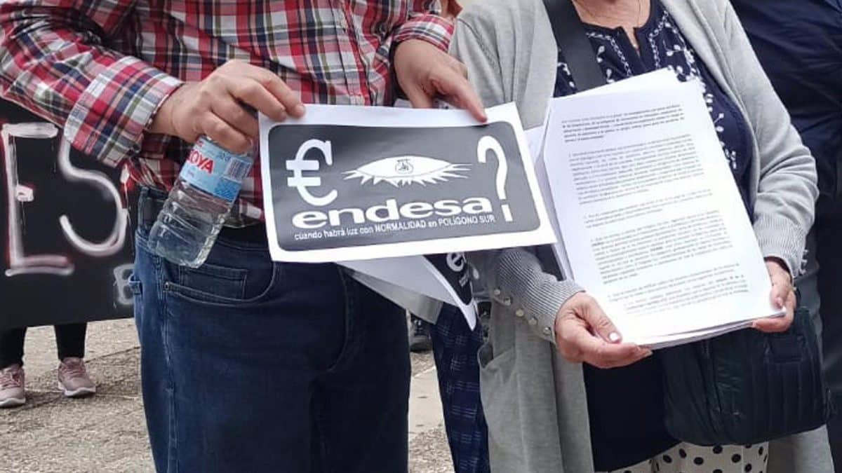 Protestas de Barrios Hartos junto a los juzgados hispalenses