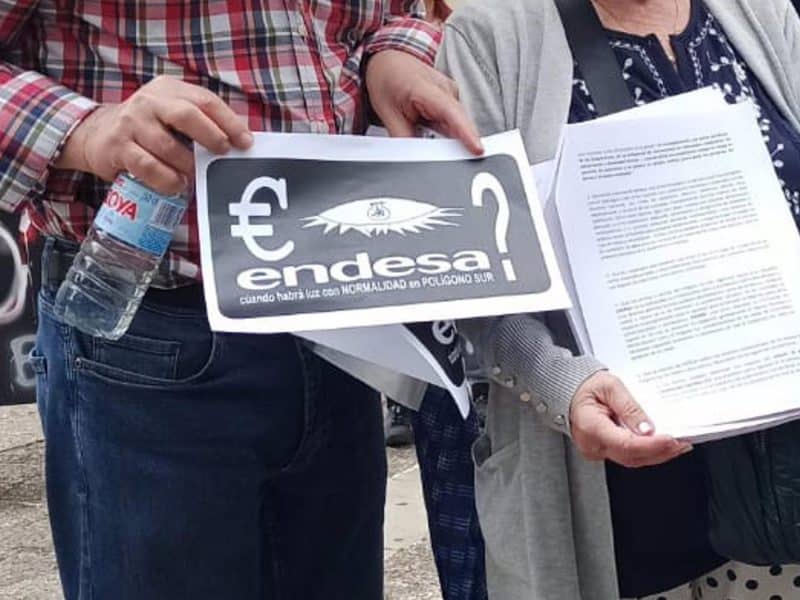 Protestas de Barrios Hartos junto a los juzgados hispalenses