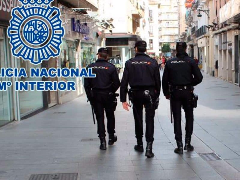 Agentes de la Policía Nacional en Coria del Río