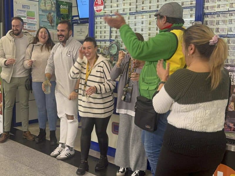 Celebración por la caída del Gordo en Écija