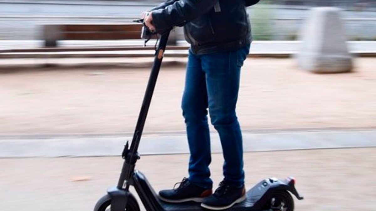 Imagen de archivo de patinete eléctrico - GUSTAVO VALIENTE/EUROPA PRESS