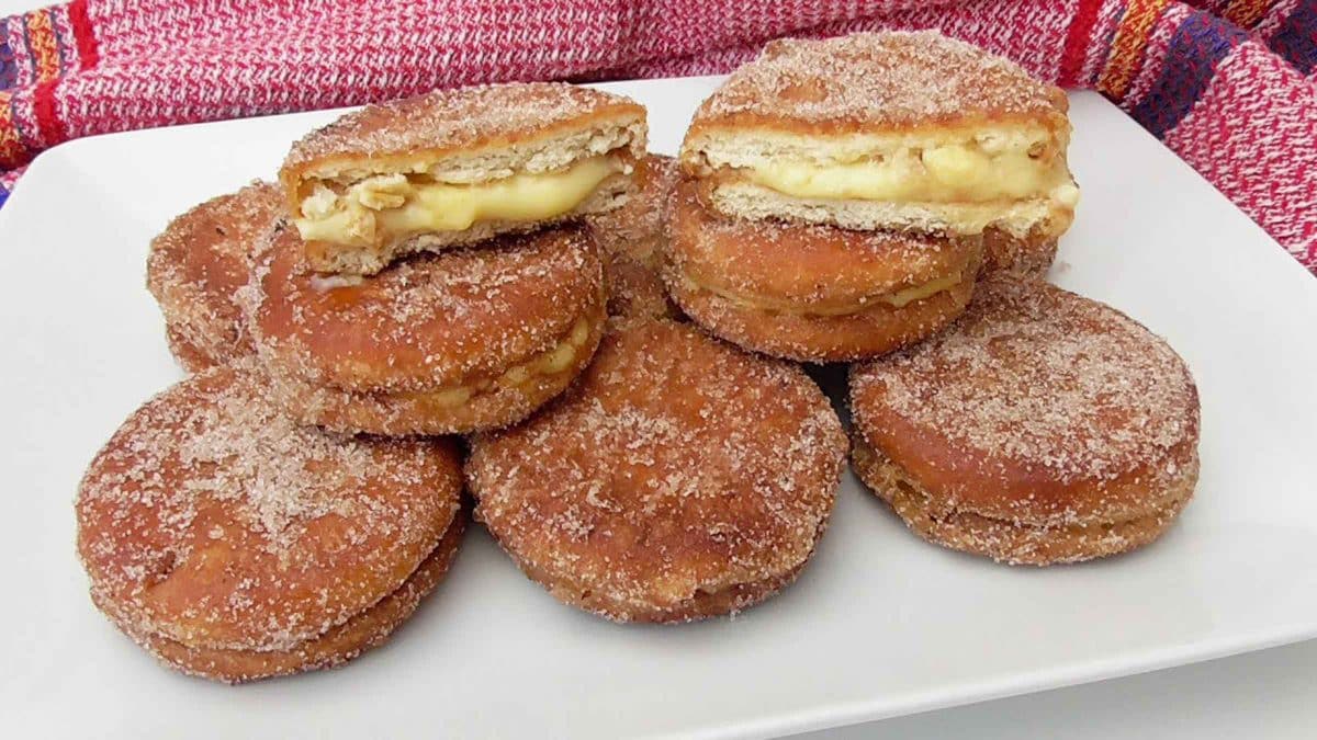 Imagen recurso de un plato de galletas fritas