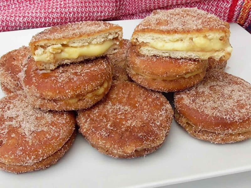 Imagen recurso de un plato de galletas fritas