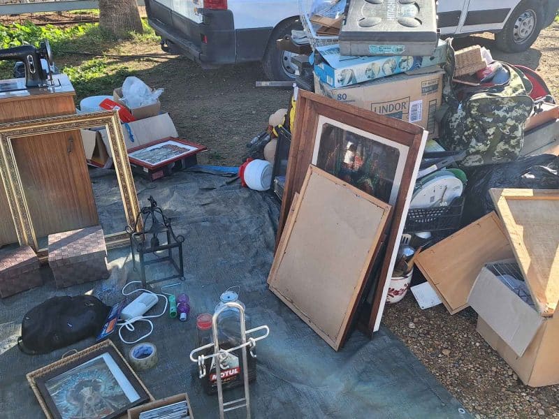 Objetos robados en este puesto del mercadillo de Guillena