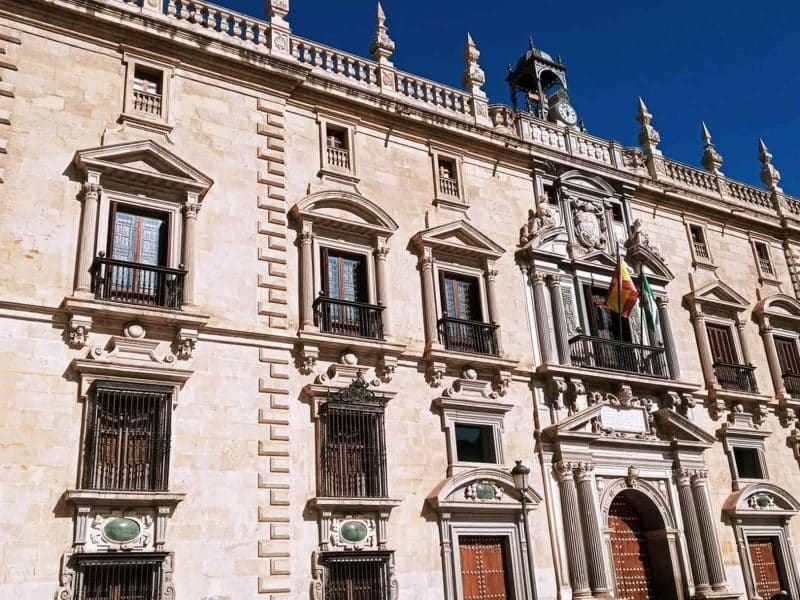 Fachada de la sede del TSJA en Granada