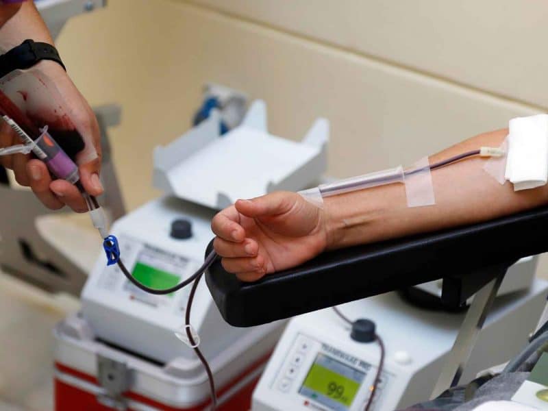 Archivo - Detalle de la extracción de sangre en una imagen de archivo - Álex Zea - Europa Press - Archivo