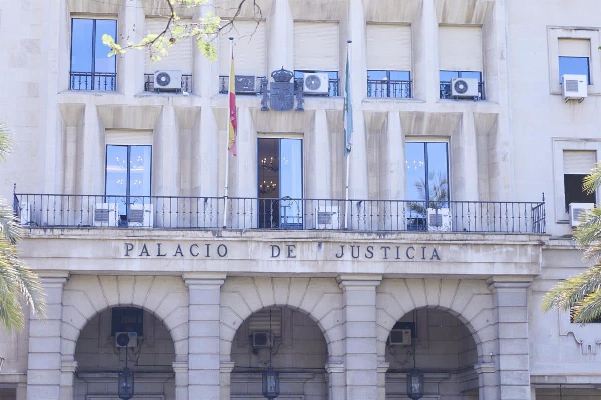Detalle de la fachada principal de la Audiencia Provincial de Sevilla , a 21 de junio de 2022 en Sevilla (Andalucía, España) - Joaquin Corchero - Europa Press