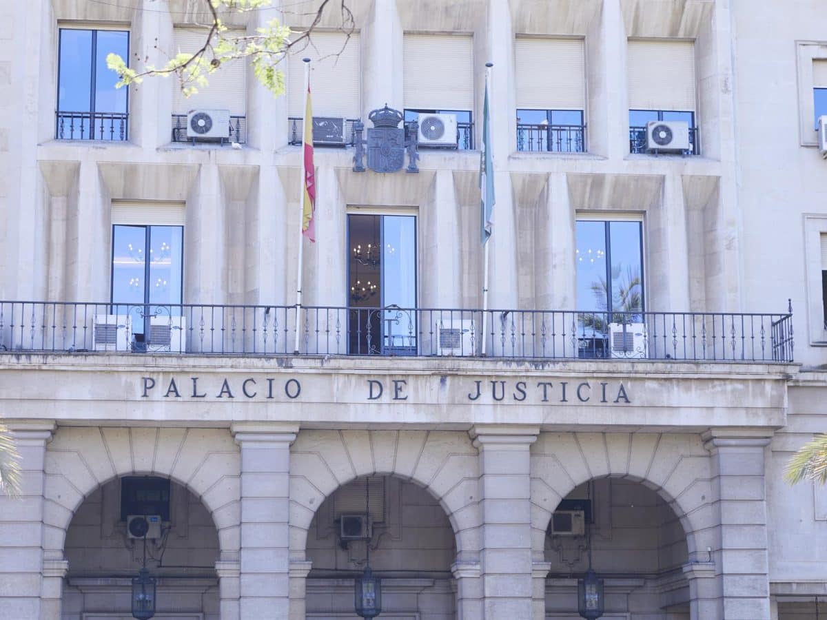 Detalle de la fachada principal de la Audiencia Provincial de Sevilla , a 21 de junio de 2022 en Sevilla (Andalucía, España) - Joaquin Corchero - Europa Press