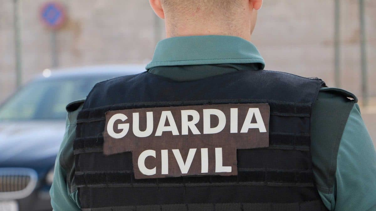 Fotografía de un agente de la Guardia Civil