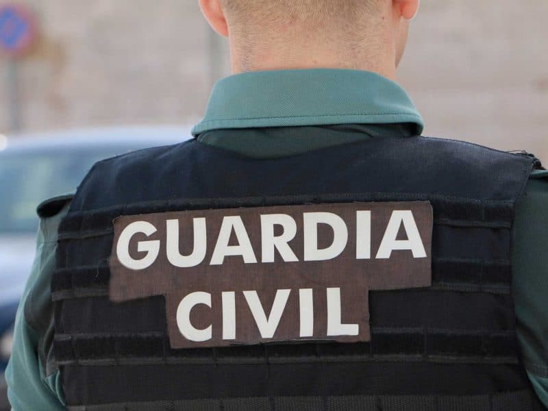 Fotografía de un agente de la Guardia Civil
