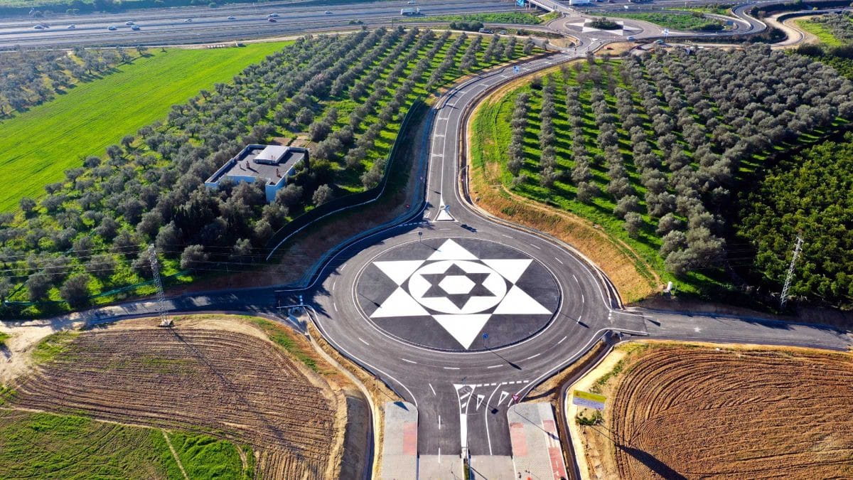 Imagen de la nueva rotonda en Espartinas