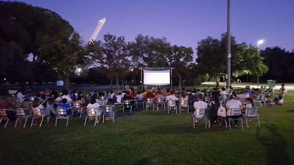 Cine de verano en los Veranillos del Alamillo.