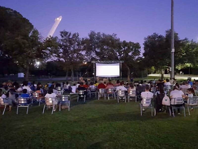Cine de verano en los Veranillos del Alamillo.