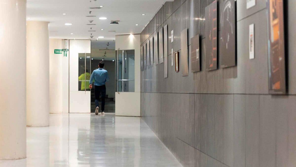 El jefe de prensa de Alvise, Vito Quiles, a su salida del Congreso de los Diputados, a 12 de junio de 2024, en Madrid (España). - Eduardo Parra - Europa Press