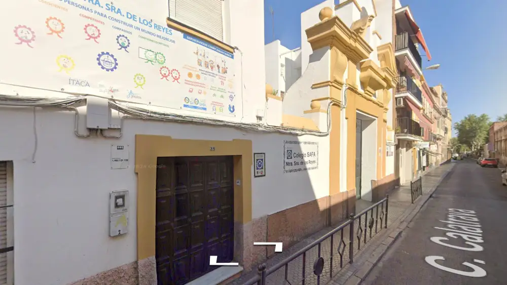 Fachada del colegio SAFA Nuestra Señora de los Reyes de Sevilla. Google Maps