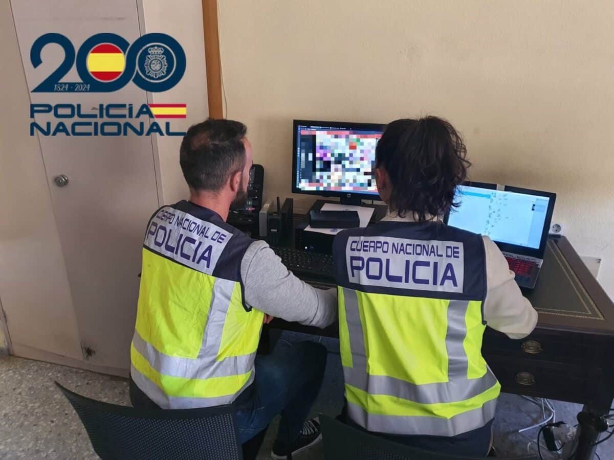 Agentes de la Policía buscan a ciberdelincuentes de pornografía infantil que distribuyen archivos pedófilos. - POLICÍA NACIONAL