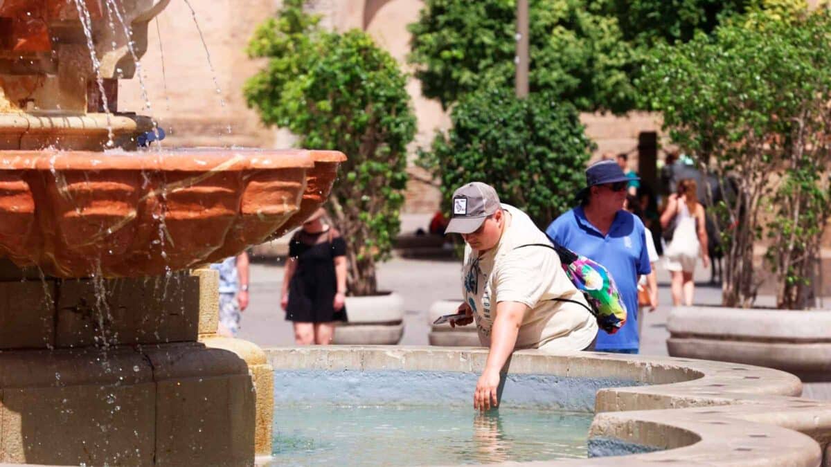 Archivo - Altas temperaturas en Sevilla, imagen de archivo. - JOAQUÍN CORCHERO/EUROPA PRESS - Archivo