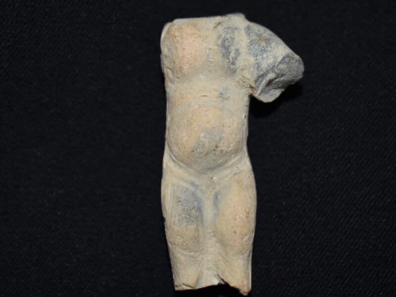 Imagen de la figurilla romana descubierta en Carmona - AYUNTAMIENTO DE CARMONA