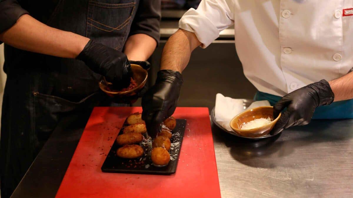 Imagen de la cocina de un negocio de restauración / EP