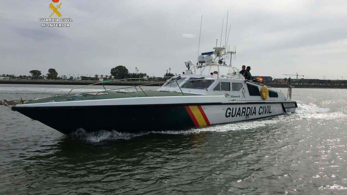 Imagen de la Guardia Civil en una operación contra el tráfico de estupefacientes en las costas andaluzas / EP