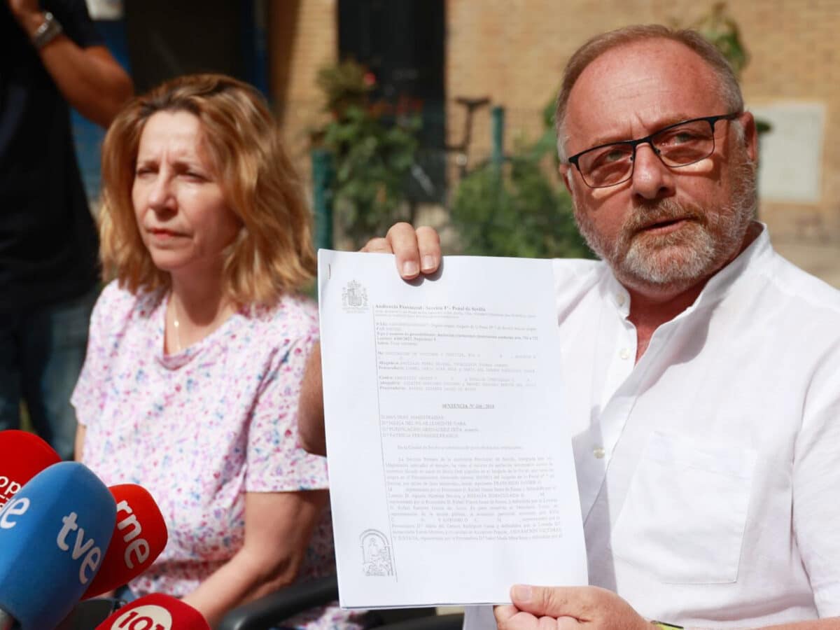 Eva Casanueva y Antonio del Castillo, padres de Marta del Castillo, durante la rueda de prensa. - ROCÍO RUZ-EUROPA PRESS