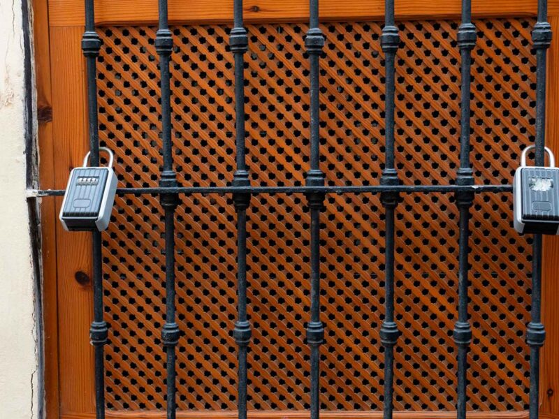 Archivo - Cajetines de llaves de pisos turísticos en Sevilla - Francisco J. Olmo - Europa Press - Archivo