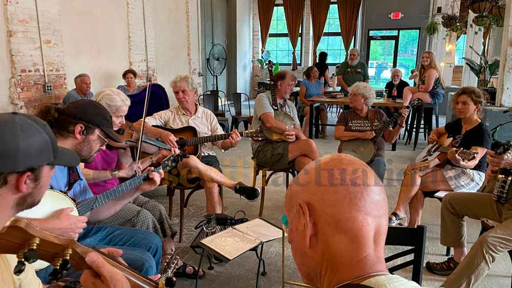 Imagen de una Jam en el local Lennox Station en Carolina del Norte/ Clara Fajardo