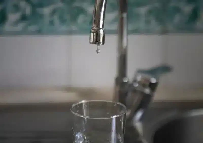 Archivo - Imágenes de recurso de un grifo de agua de uso doméstico goteando - María José López - Europa Press - Archivo