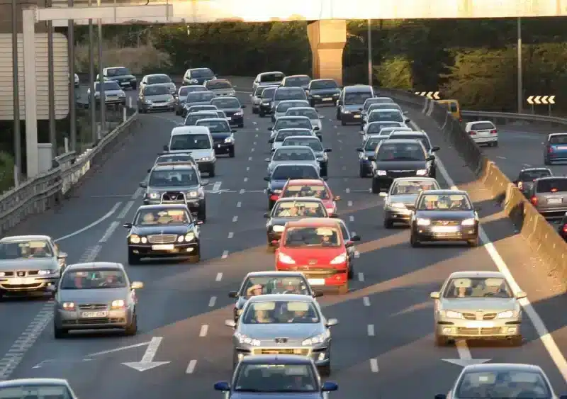 Archivo - Imagen de archivo de atascos en los accesos a Sevilla - EUROPA PRESS - Archivo