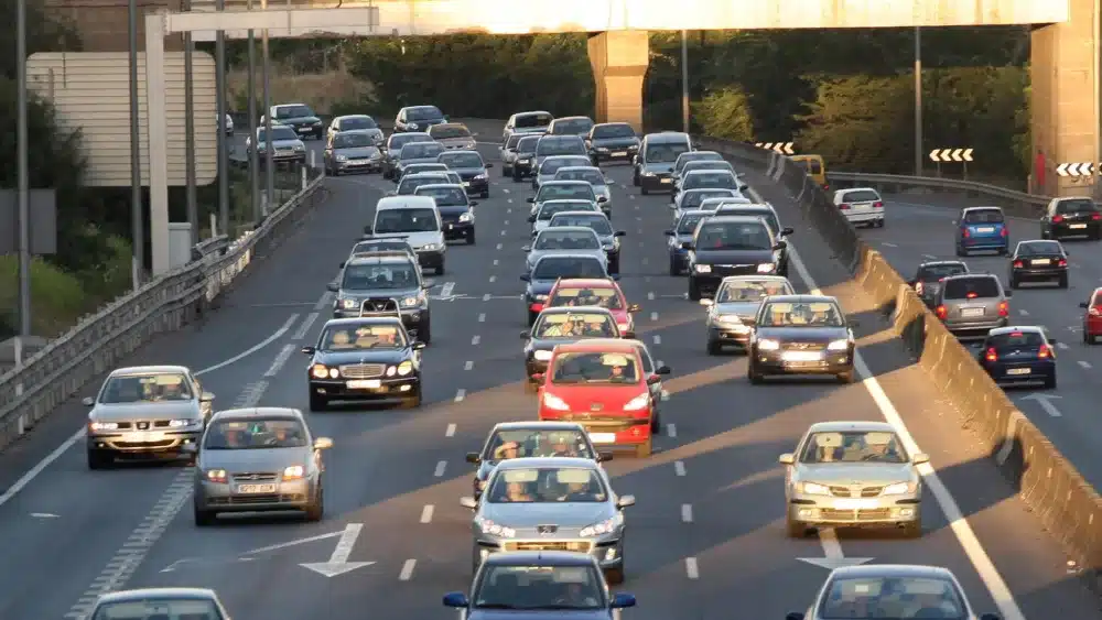 Archivo - Imagen de archivo de atascos en los accesos a Sevilla - EUROPA PRESS - Archivo